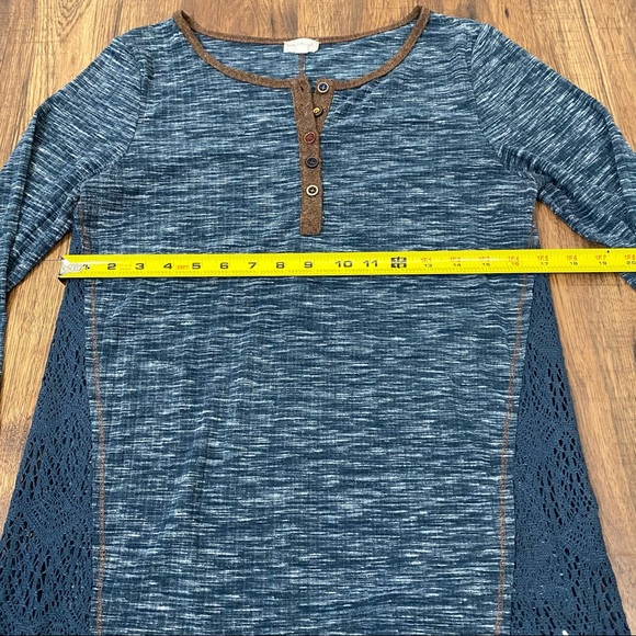 Hem & Thread long sleeve tee with lace - Picture 15 of 17